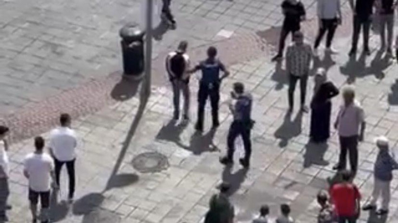 Esenler'de meydanda yürüyen kadına silah doğrultan şüpheli tutuklandı