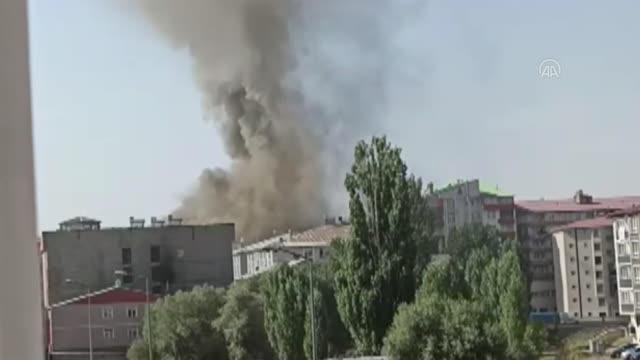 Son dakika haber... Binanın teras katında çıkan yangın hasara yol açtı