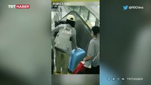 Yürüyen merdivende kadına bavul çarptı
