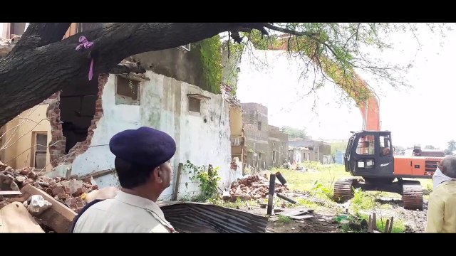 दूसरे दिन तीन अपराधियों के घर चले बुलडोजर, पूरे मकान ध्वस्त