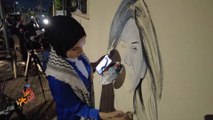 فنانة فلسطينية تعيد رسم جدارية شيرين أبو عاقلة