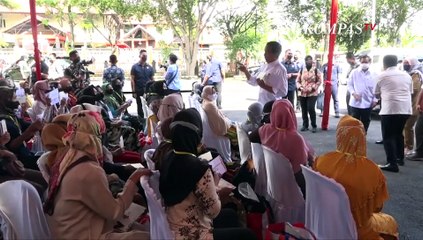 Momen Jokowi Salurkan BLT BBM Secara Langsung Kepada Warga di Lampung