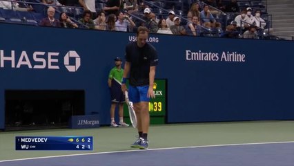 US Open ball boy saves Medvedev with impressive catch