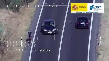 La DGT muestra un ejemplo de cómo adelantar correctamente a un ciclista