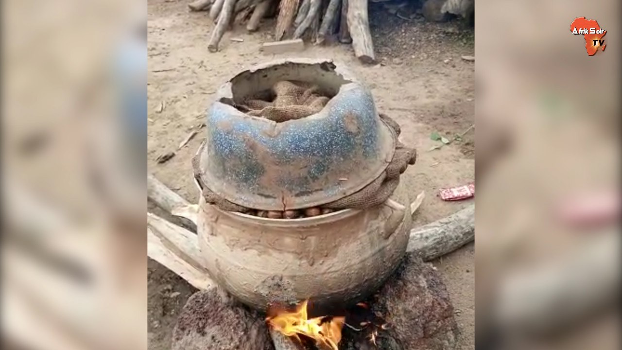Cuisson des noix de karité à Mirimiri (Région de la Bagoué)