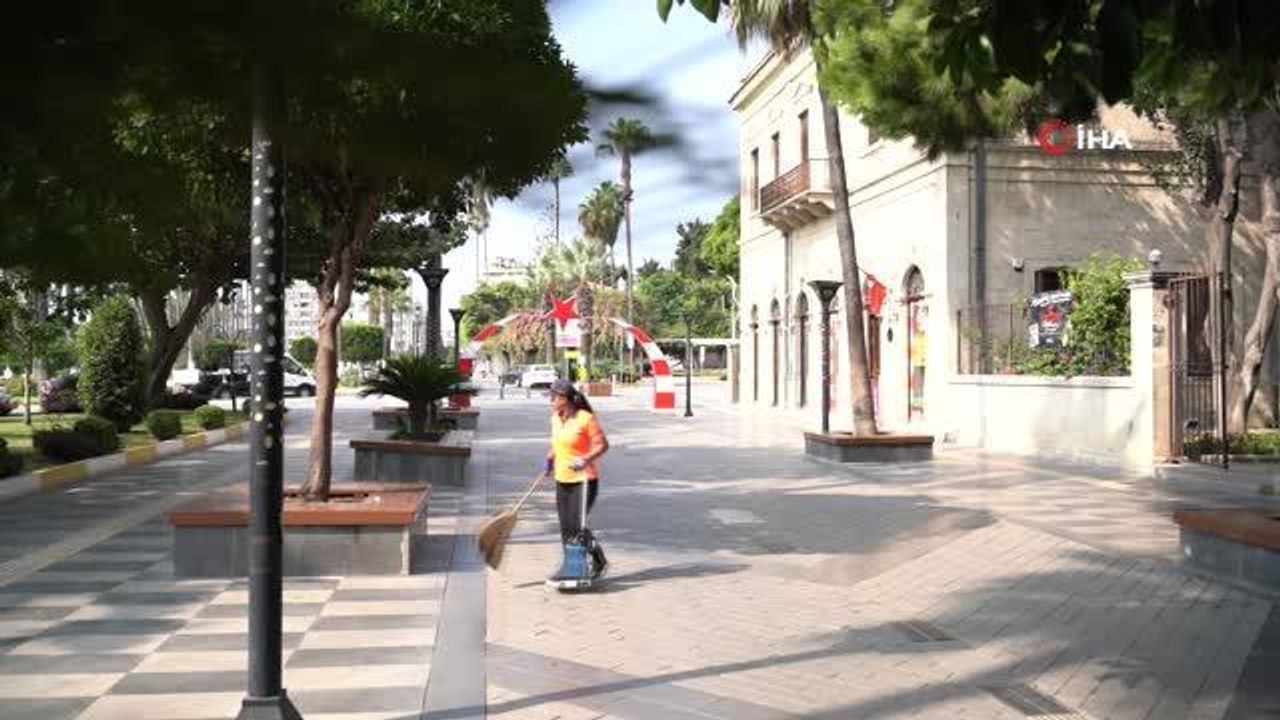 Hayallerinin peşinden koştu, temizlik işçisiyken solist oldu