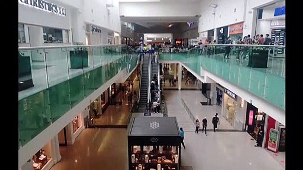 CENTRO COMERCIAL PLAZA SAN LUIS EN SAN LUIS POTOSÍ MÉXICO / PLAZA SAN LUIS SHOPPING MALL IN SAN LUIS POTOSI MEXICO