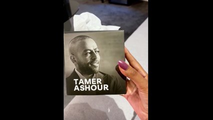 تعرف على قصة مناديل تامر عاشور بعد حفله بالسعودية