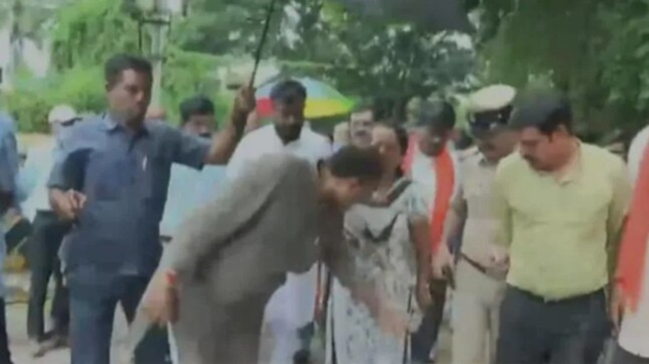 Karnataka BJP MLA Aravind Limbavali abuses, mis...