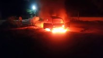 Fire: गैस भराते ही धधकी वैन, आग में जलकर खाक