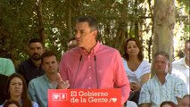 Sánchez estrena su campaña acusando al PP de estar en manos de las eléctricas