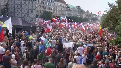 Çekya'da 70 bin kişilik hükümet karşıtı protesto