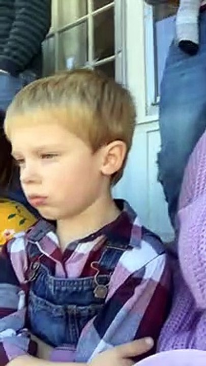 Girl tries to bribe cousin with ice cream if he calls her the best cousin