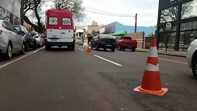 Socorristas do Samu atendem idosa acamada no Centro