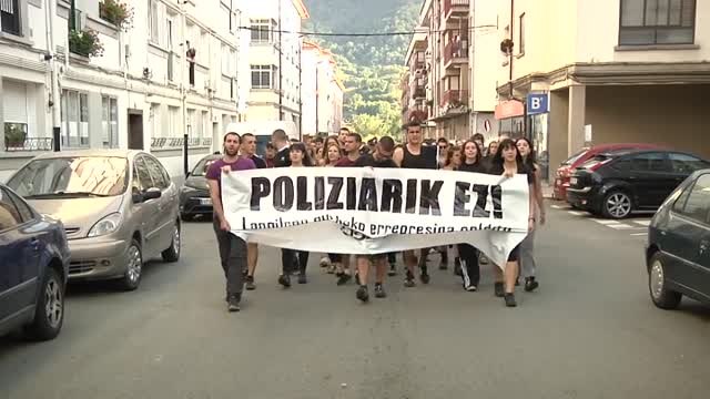 700 jóvenes radicales muestran su rechazo a la Guardia Civil en Alsasua