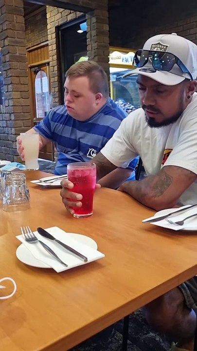 Beau-frère se venge après avoir partagé une boisson - Buzz Buddy