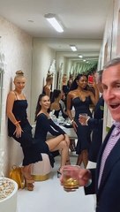 Homme surpris par des modèles - Buzz Buddy