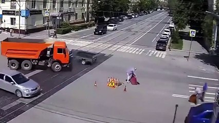 Ozzy Man Reviews Russian Manholes