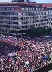 Praga. 70 mil pessoas protestam contra política de proteção à Ucrânia