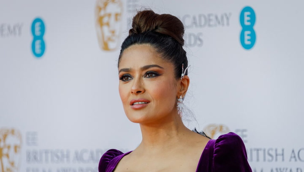 Birthday-Girl: Salma Hayek haut im roten Bikini alle um