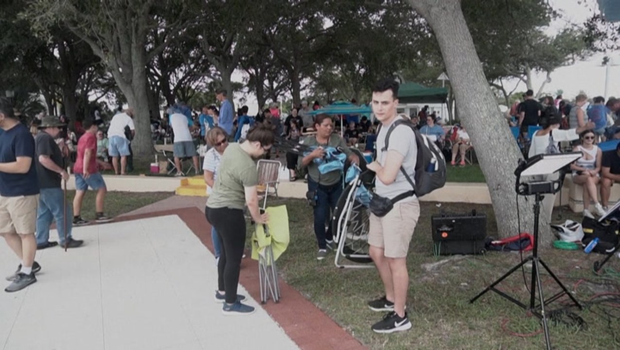 Spectators leave disappointed at Artemis 1 launch