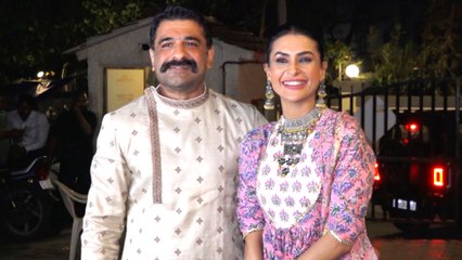 एक साथ गणपति पूजा करने पहुंचे एजाज़ खान और पवित्रा पुनिया आये खूबसूरत लुक में नजर