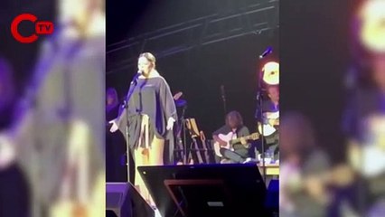 İzel sahnede fenalaştı