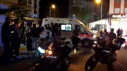 Bıçakla yaralanan iki kişi hastaneye kaldırıldı