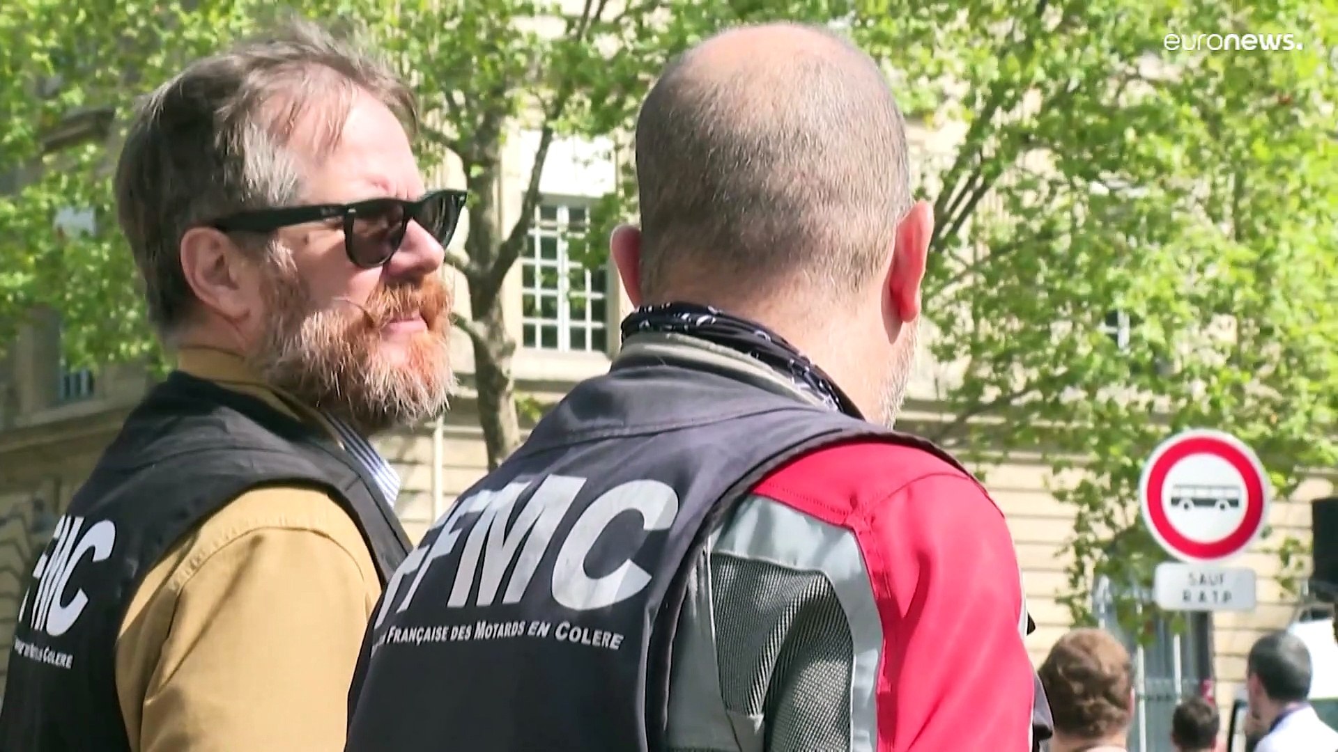 ⁣Париж: протесты против платной парковки для мотоциклов