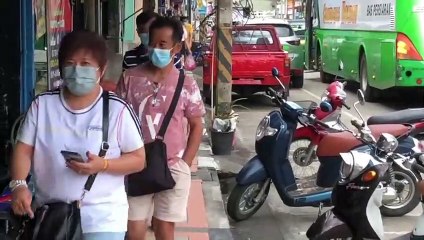 เมืองเบตงคึกคัก นทท ชาวไทย มาเลย์ เลือกซื้อสินค้าตามร้านค้าใจกลางเมือง ช่วงวันหยุดสุดสัปดาห์ยังคงคึกคัก
