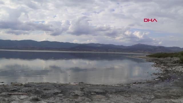 BURDUR GÖLÜ SAHİLİ MOR RENGE BÜRÜNDÜ