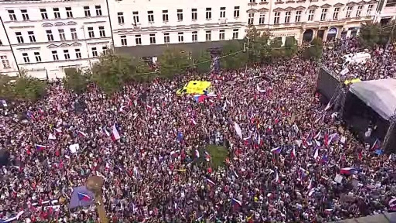 70.000 Tschechen protestieren gegen Russland-Sanktionen