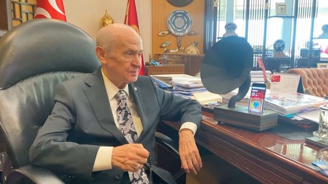 Devlet Bahçeli, ismini verdiği radyo kanalından Ferdi Tayfur dinledi