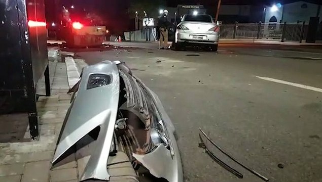 Condutor 'destrói' Peugeot 307 em caçamba de entulhos na Rua Cuiabá