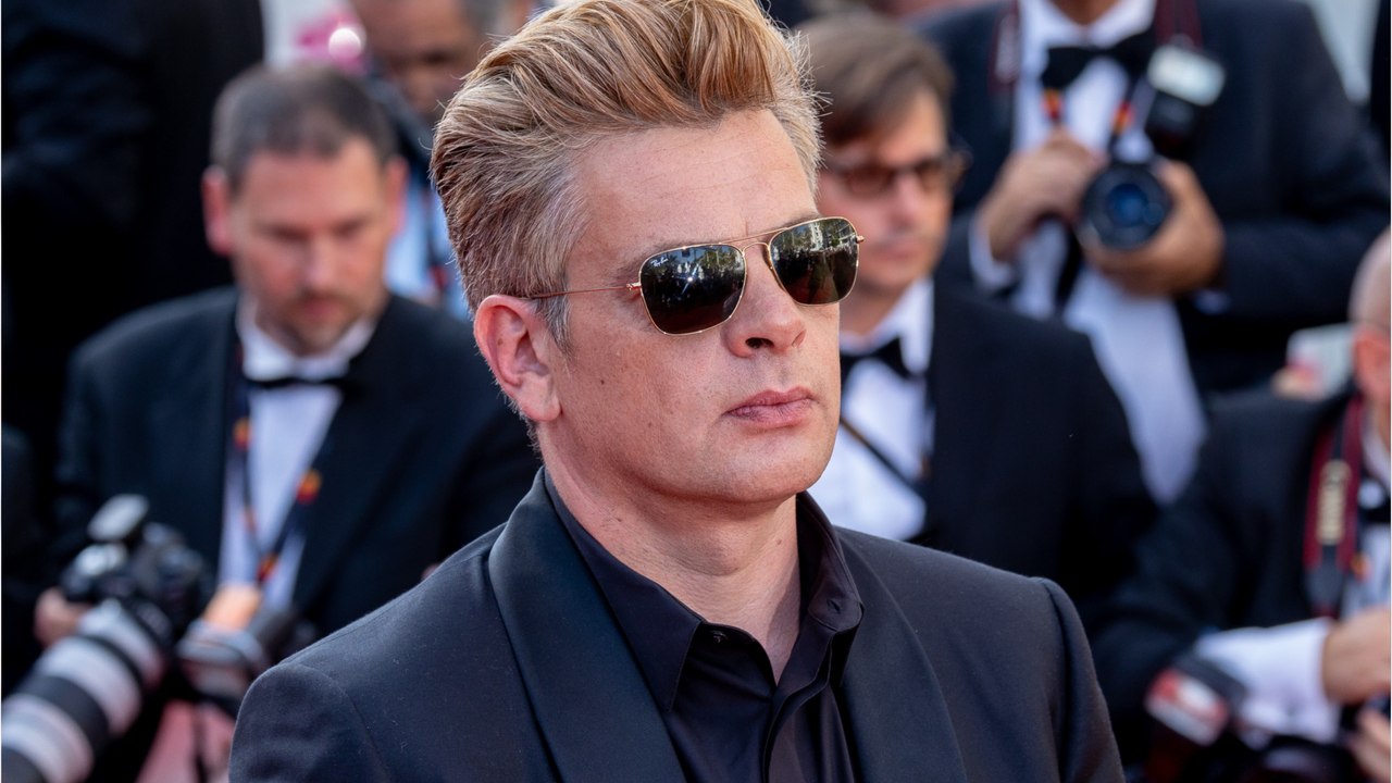 VOICI -  Benjamin Biolay prêt à mettre fin à sa carrière de chanteur ? Il répond