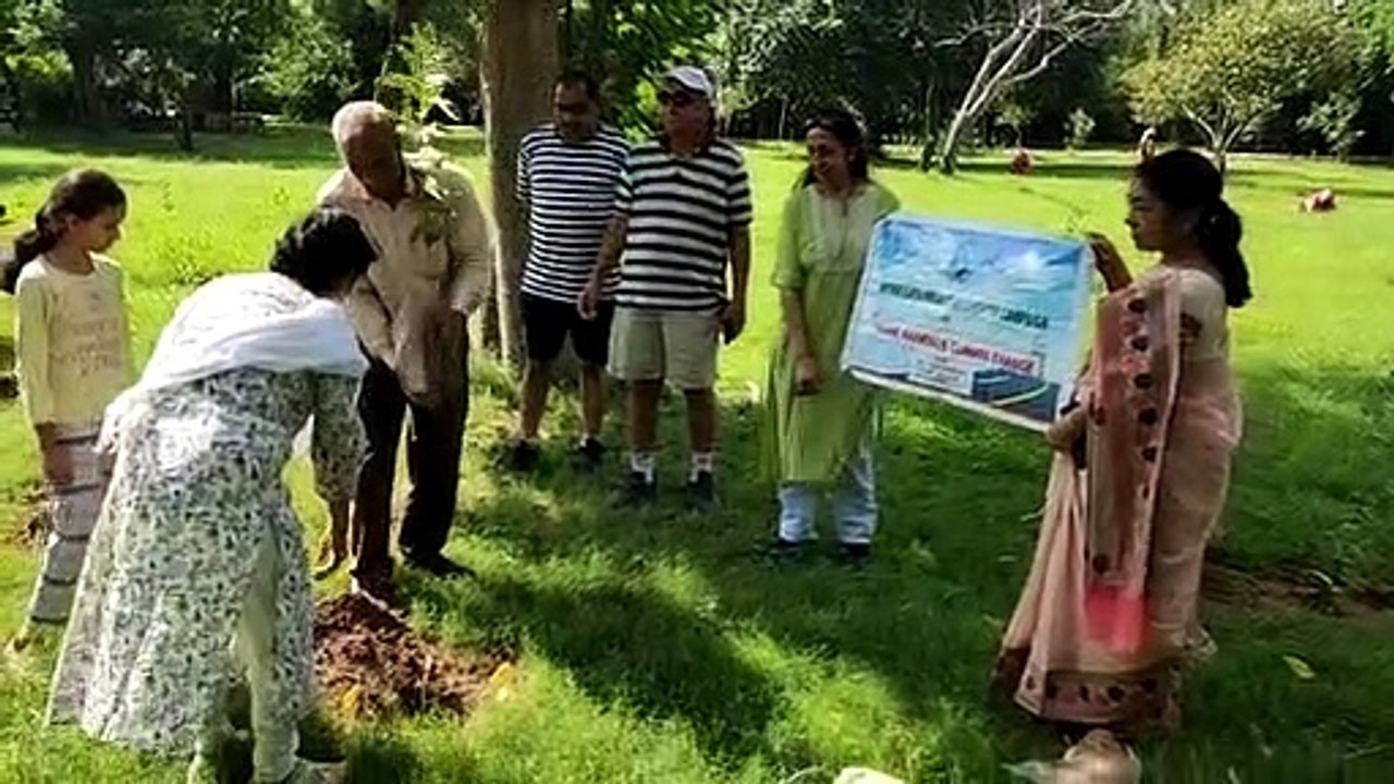 जनसहयोग से सेंट्रल पार्क हो रहा हरा भरा, लगाए 200 पौधे