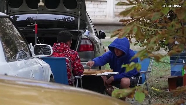 Жители Никополя спят в палатках из-за обстрелов вблизи ЗАЭС