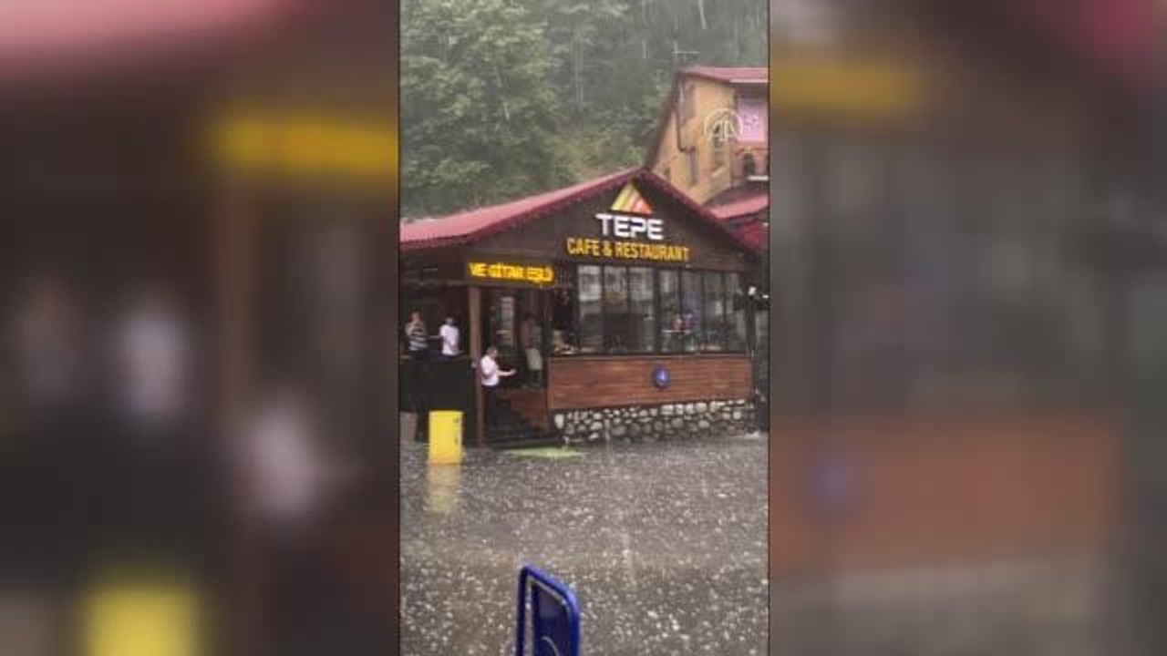 Ayder Yaylası'nda dolu yağışı etkili oldu