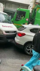 Un chauffeur livreur pète les plombs avec son camion à Paris