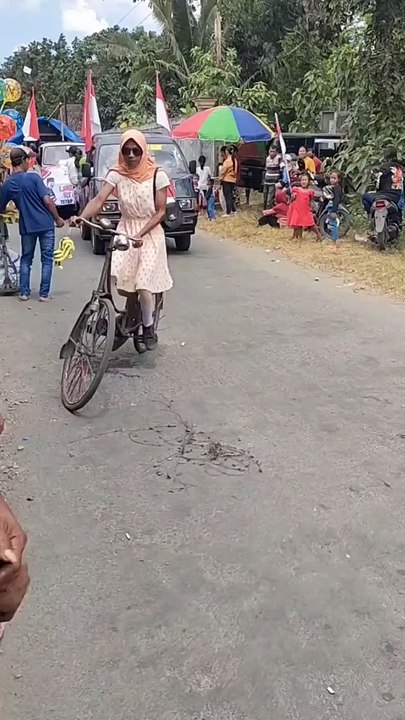 Funny bysaikel video folw