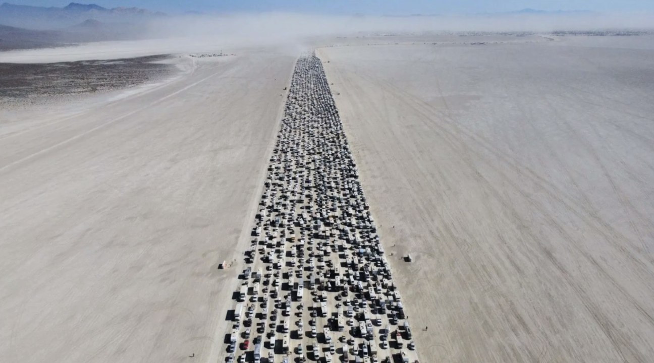 Apokalyptische Szenen: 8 Stunden Stau vom 'Burning Man'-Festival