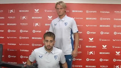 Ambiente tenso en la presentación de Januzaj y Dolberg con el Sevilla