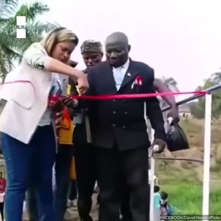 Un puente del Congo colapsa durante su inauguración