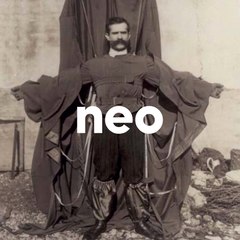 En sautant de la tour Eiffel, cet inventeur va se sacrifier pour son projet de costume-parachute