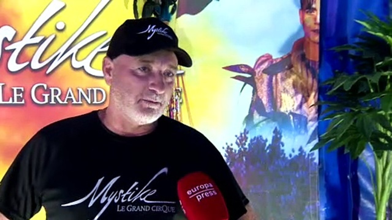 El circo 'Mystike' reúne en Barcelona a más de una veintena de acróbatas