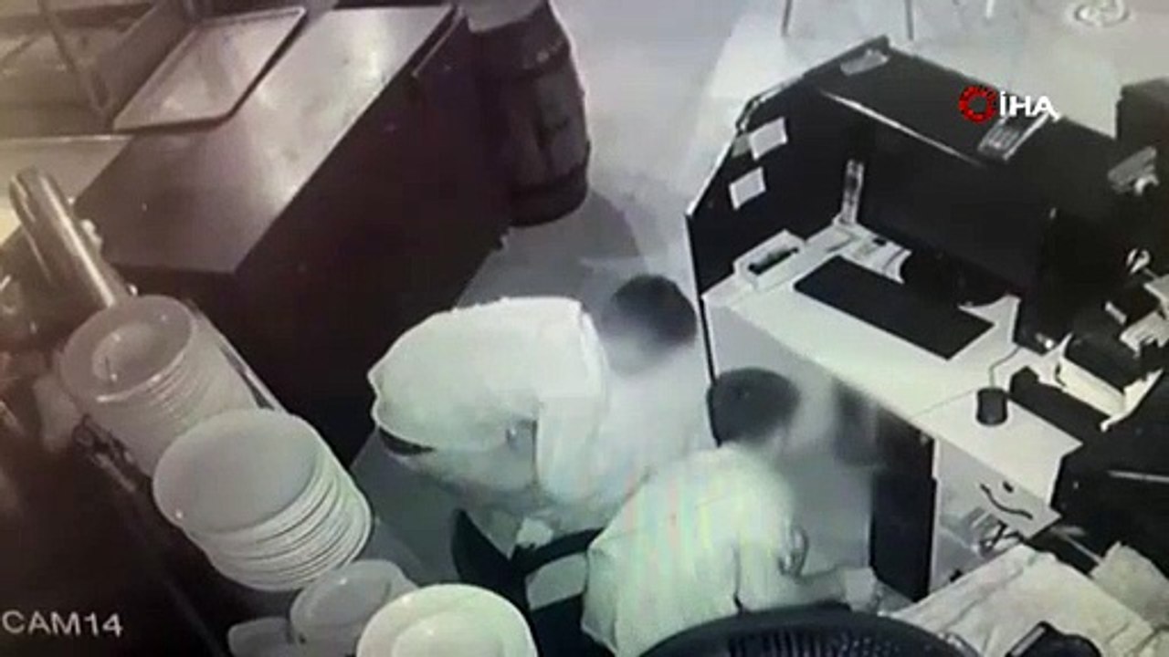 4 ayrı iş yerini 8 bin TL zarara uğrattılar