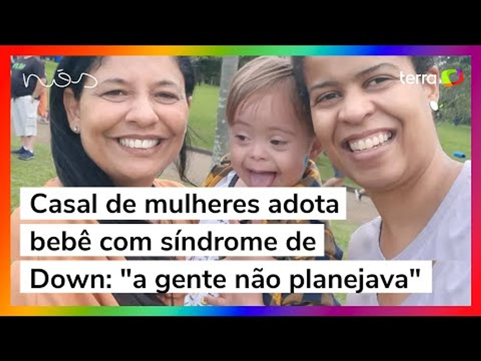 Casal de mulheres adota bebê com síndrome de Down: "a gente não planejava"