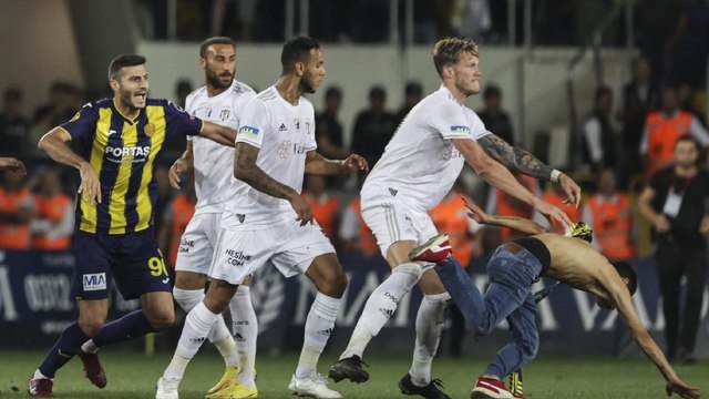 Cenk Tosun: Bana yumruk atacak, ben izleyeceğim!