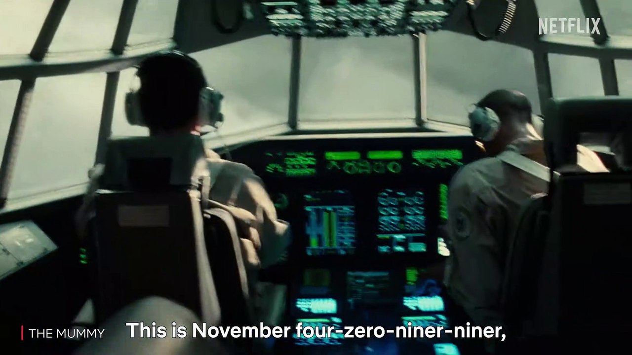 The Mummy Crashes The Flight   Tom Cruise, Annabelle Wallis   The Mummy