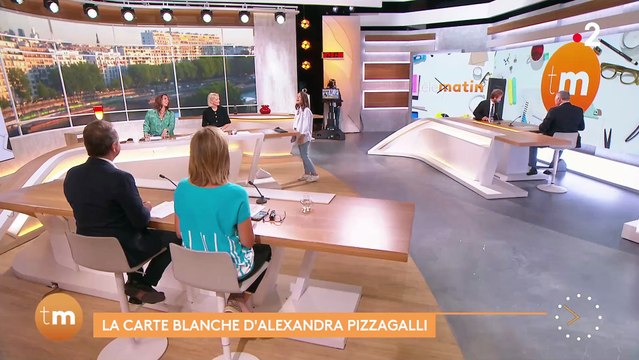 Gros malaise dans Télématin ce matin pour la première de l'humoriste Alexandra Pizzagalli qui se fige en plein direct quand son prompteur tombe en panne -